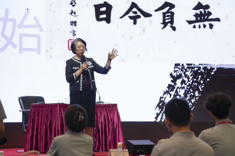 重温青衿哲思 淬炼生涯真谛——晓红副院长开讲“人生与职业的价值——重读马克思《青年人选择职业时的考虑》”思政课