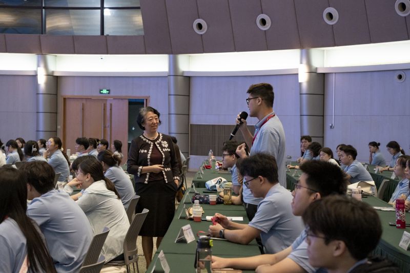 重温青衿哲思 淬炼生涯真谛——晓红副院长开讲“人生与职业的价值——重读马克思《青年人选择职业时的考虑》”思政课
