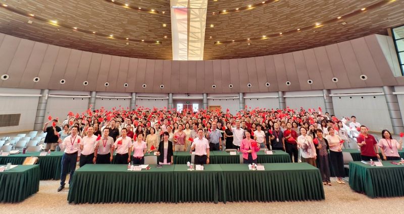 学院师生集中观看纪念中国人民抗日战争暨世界反法西斯战争胜利80周年大会直播
