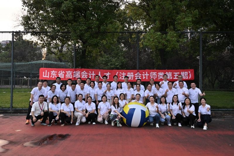 跨越山海共筑情谊 青春赛场绽放华章——桂鲁学子与国际友人的一场“巨型”友谊赛