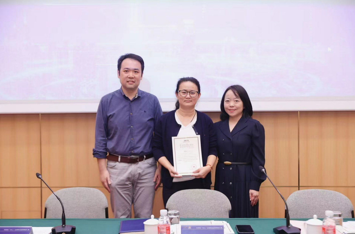 屏幕快照 2025-10-27 上午9.57.04